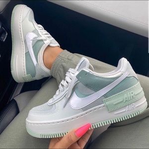 Air Force 1 shadow